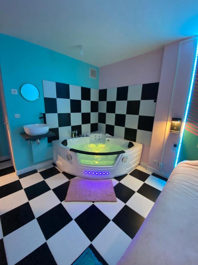 Capsule Miami Vice - Jacuzzi - Billard - Ecran Cinema & Netflix - Ping-Pong - Nintendo & Jeux- Liévin Exterior foto